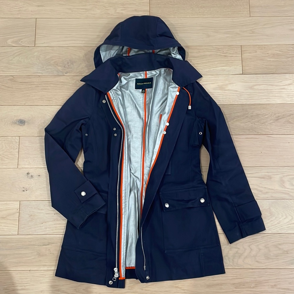 🎉HP Item🎉 Banana Republic Women’s Navy Outerwear with Silver lining